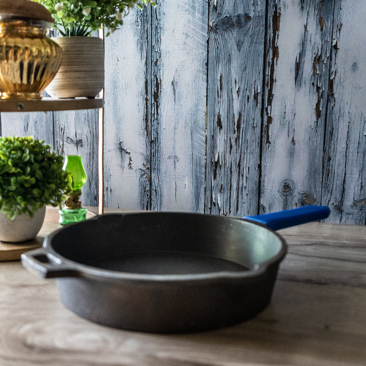 Cast Iron Skillet with Silicon grip(8.75 Inches)