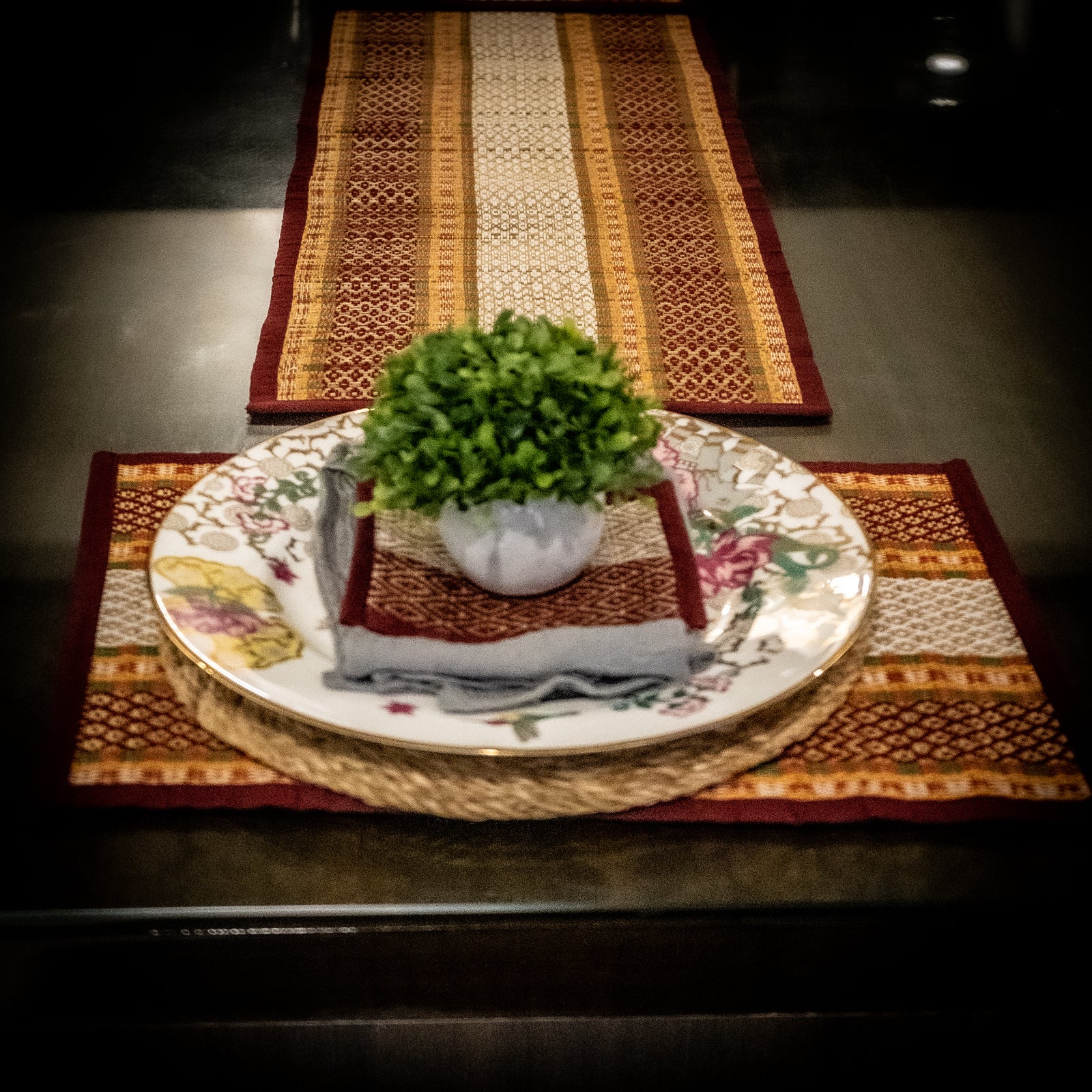 Handcrafted Eco-Friendly River Grass 13 Pieces Dining Set of 1 Runner, 6 table mats and 6 Coasters(6 Seater, Maroon) freeshipping - fabartistry